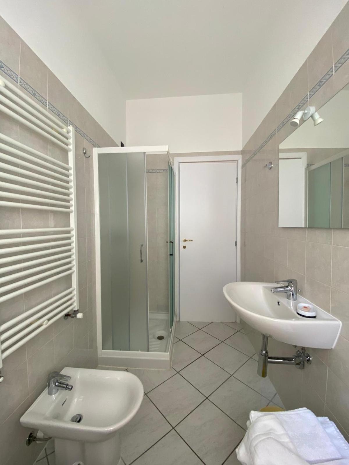 דירות La Casa Al Lago, Reno Di Leggiuno מראה חיצוני תמונה
